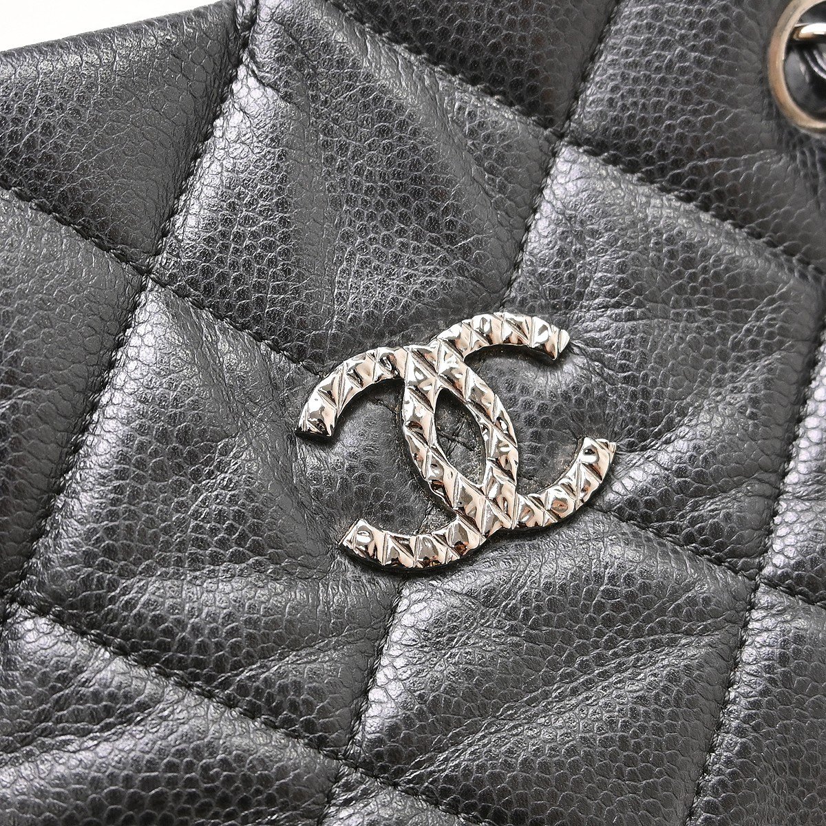 Chanel CC Charm Chain Shopping Tote caviar skin leather Zwart