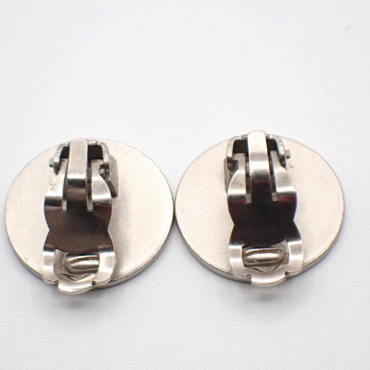 Chanel Chanel Vintage CC Round Clip-On Earrings Metal Small Goud