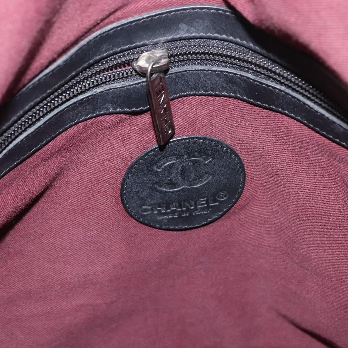 Chanel Chanel Vertical Sport Weekender Bag Quilted Nylon Zwart