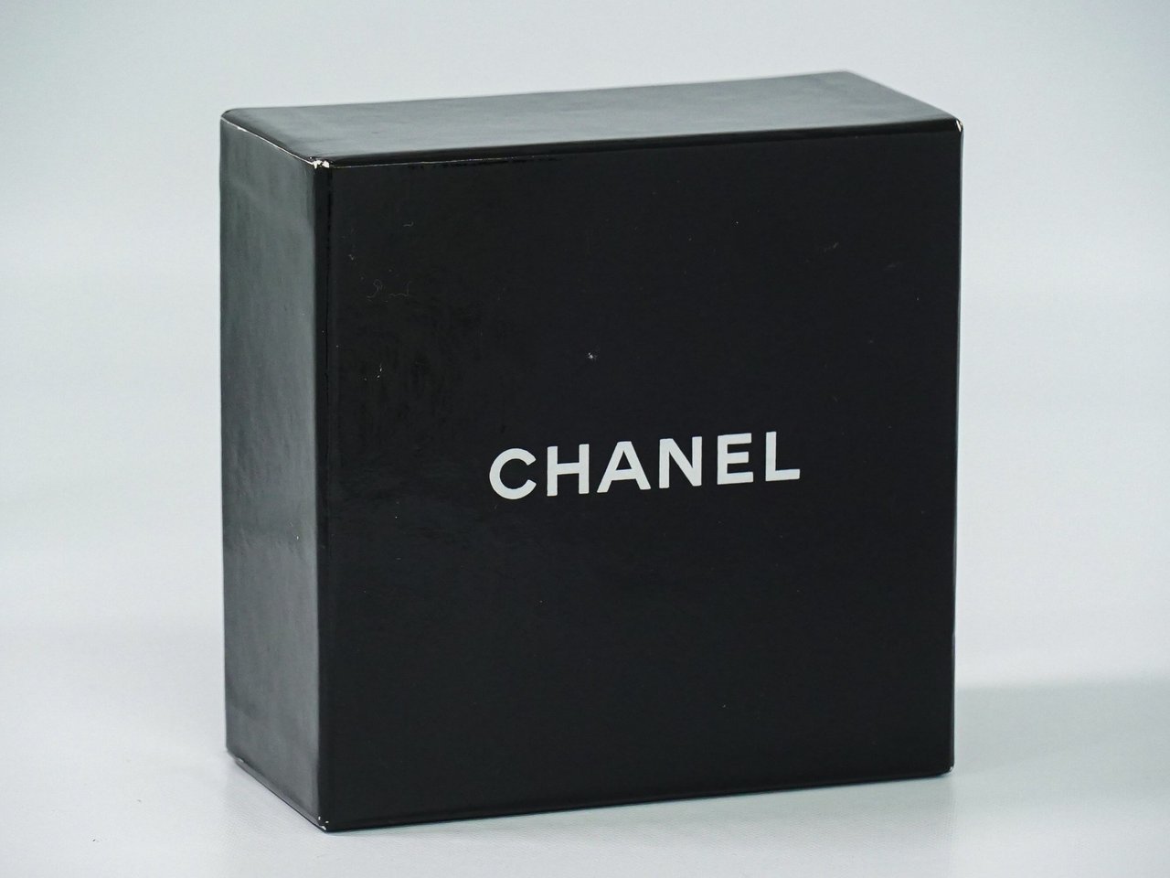 Chanel Chanel CC Camellia Brooch Plastic with Faux Pearl Wit