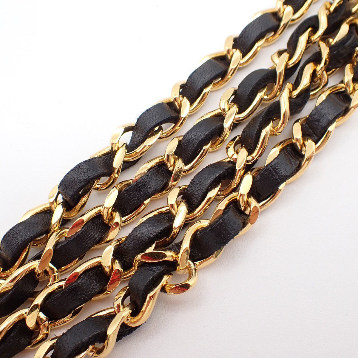 Chanel Chanel Vintage Medallion Chain Belt Metal and Leather Zwart