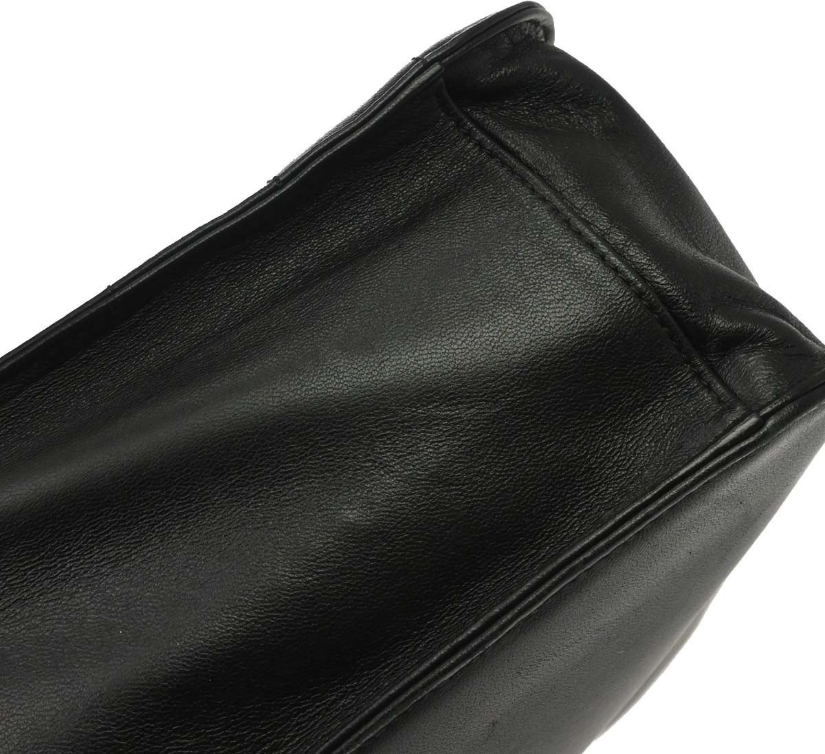 Chanel Chanel Chocolate Bar CC Tote Quilted Leather Small Zwart