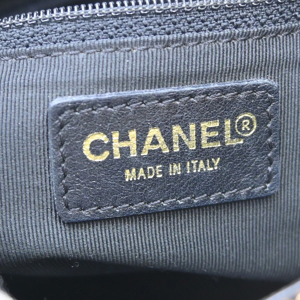 Chanel Chocolate Bar CC Tote Quilted Leather Small Zwart