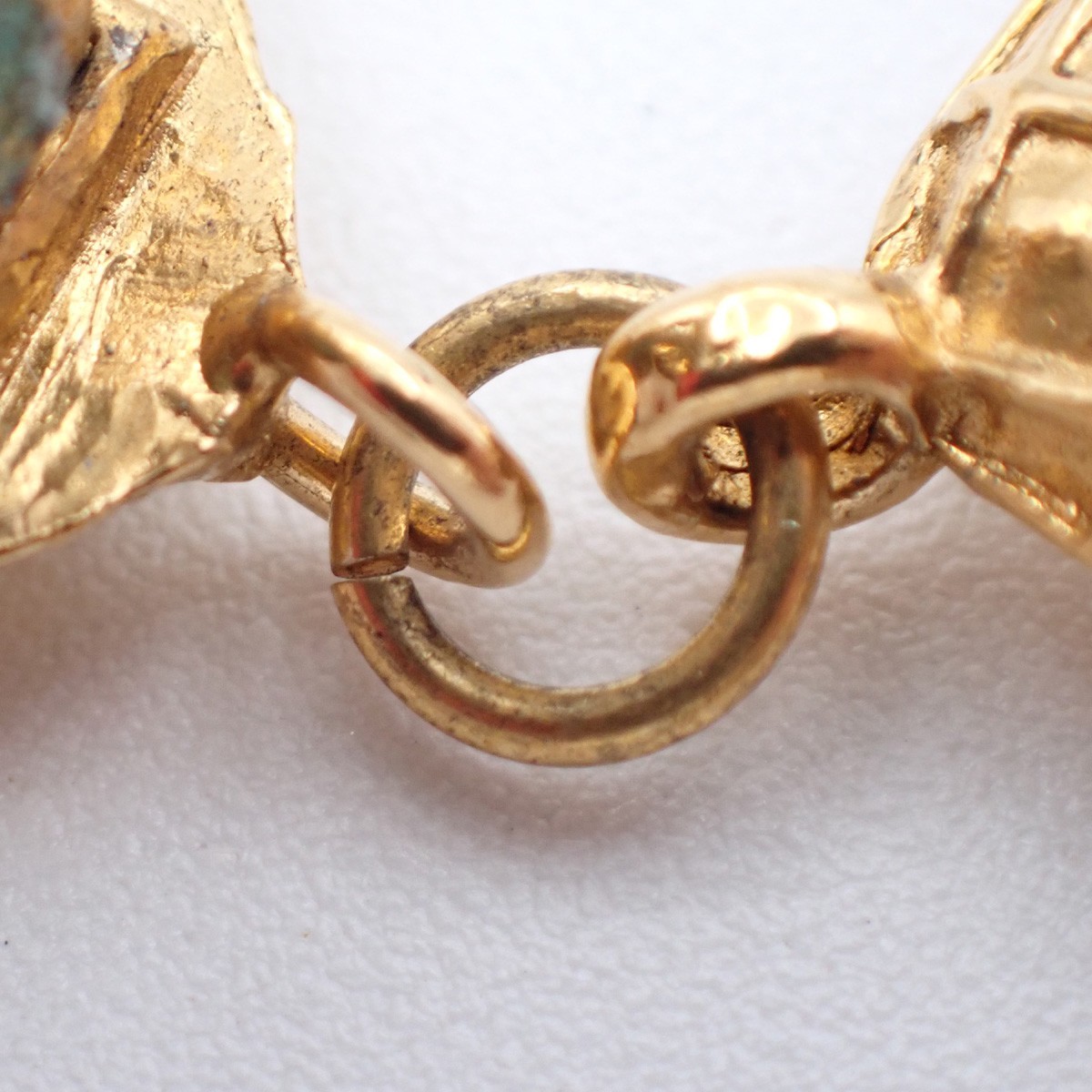 Chanel Chanel Vintage CC Diamond Drop Clip-On Earrings Metal Goud