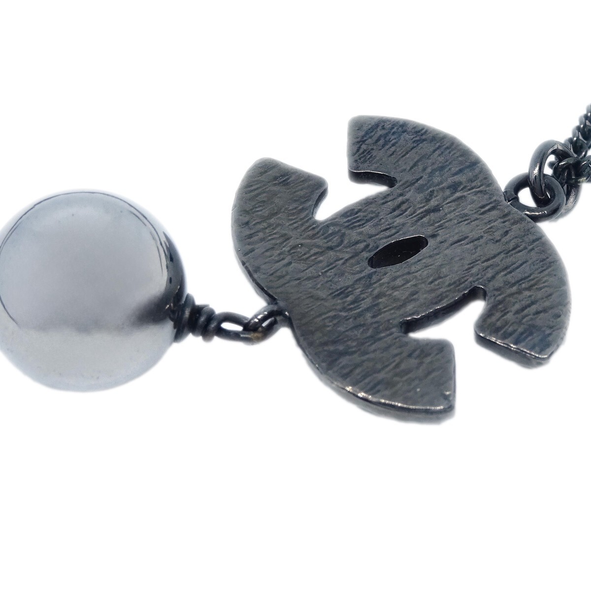 Chanel Chanel CC Pearl Drop Necklace Metal with Pearls Zwart