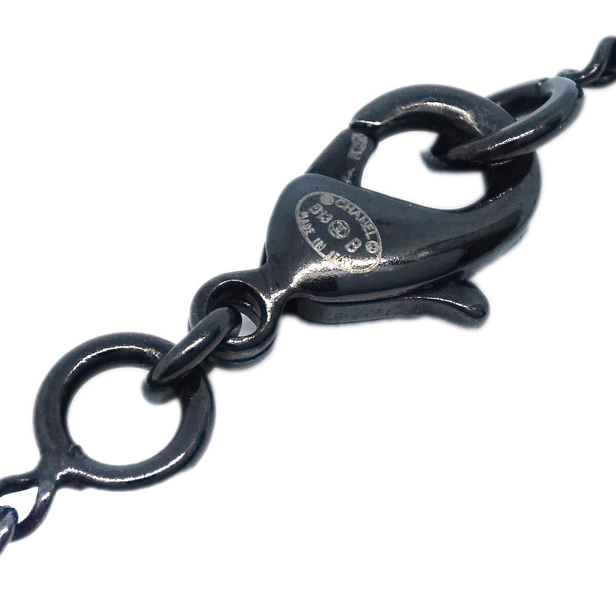 Chanel Chanel CC Pearl Drop Necklace Metal with Pearls Zwart