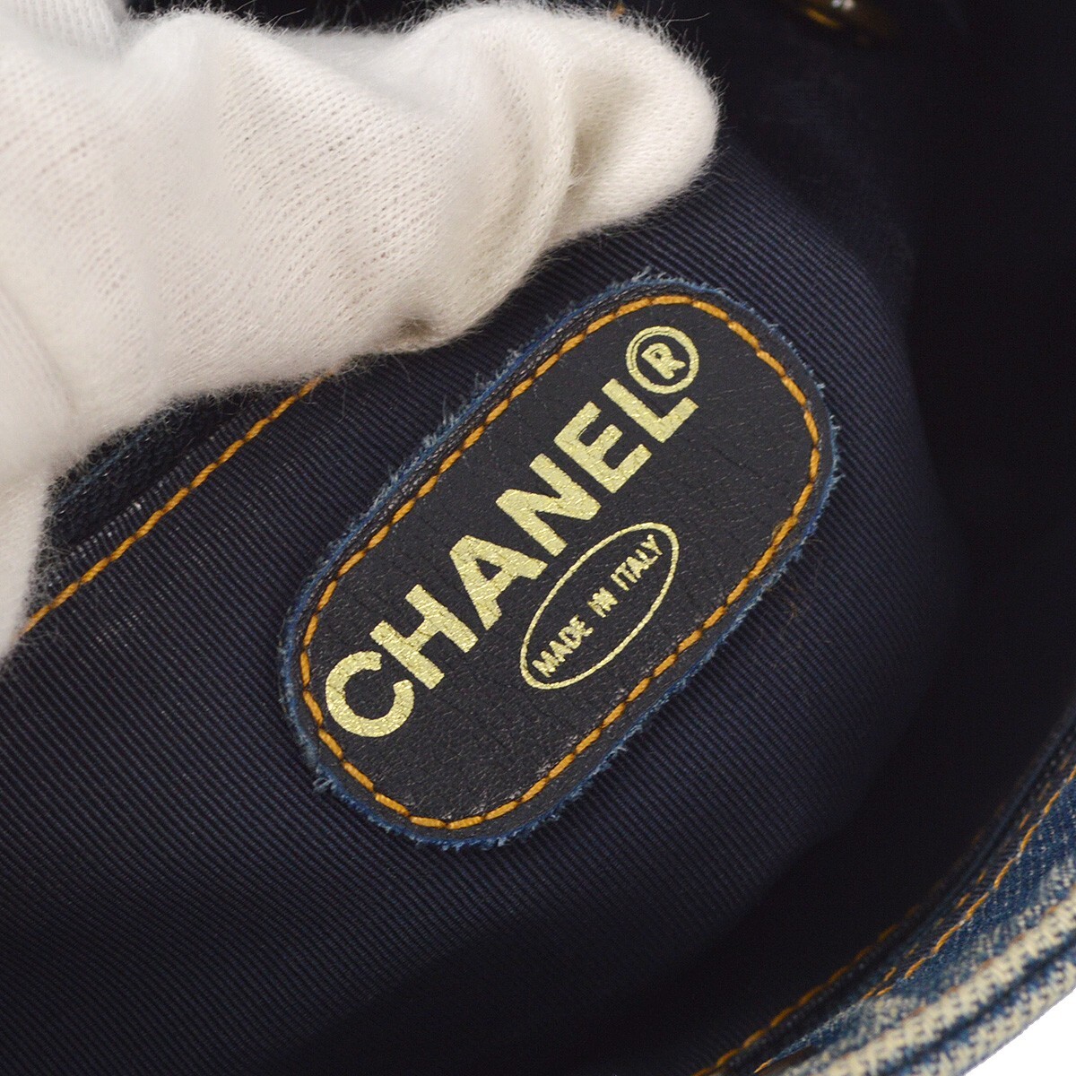 Chanel Chanel Vintage Resin Chain Tote Denim Small Blauw