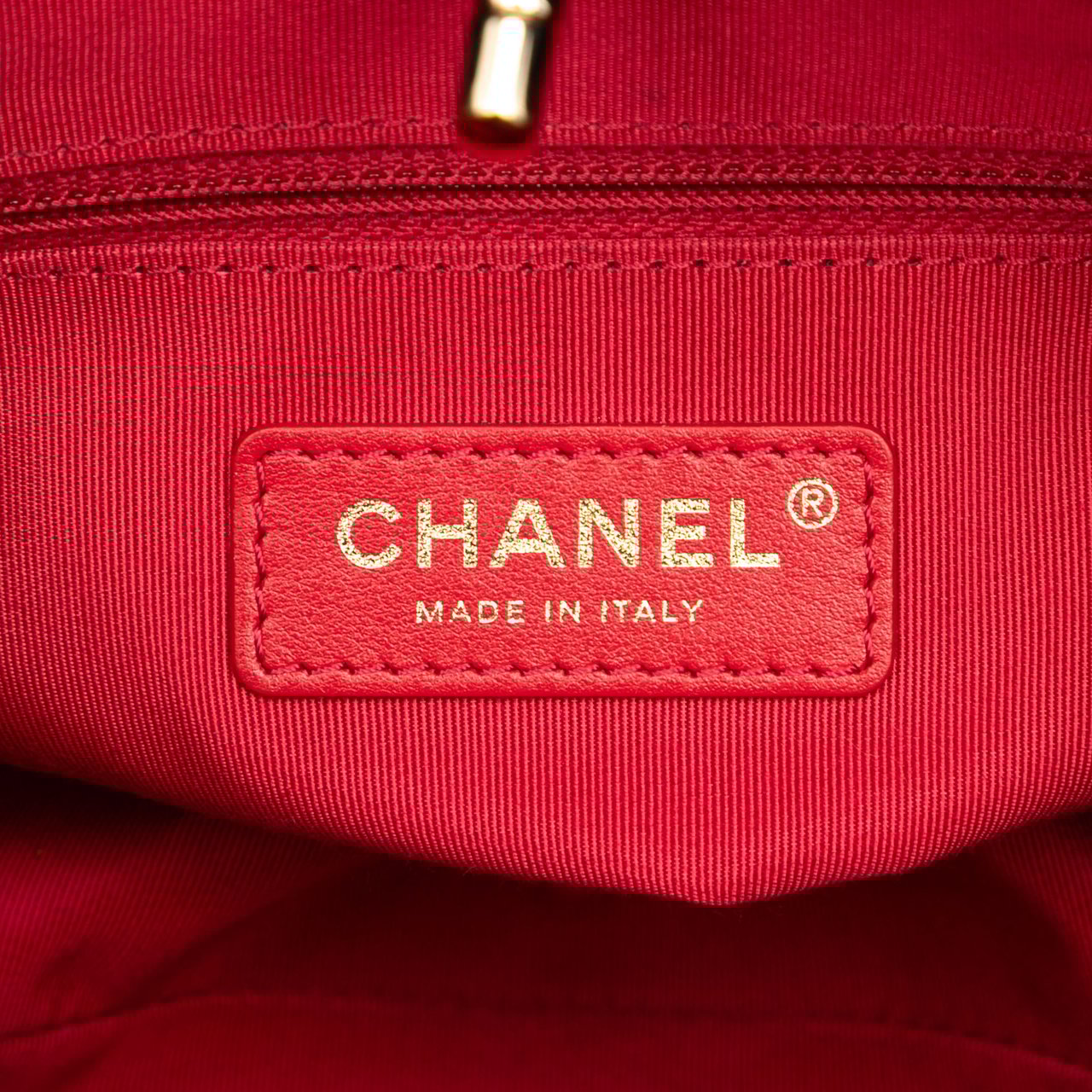 Chanel Small Quilted Caviar City Walk Hobo Zwart