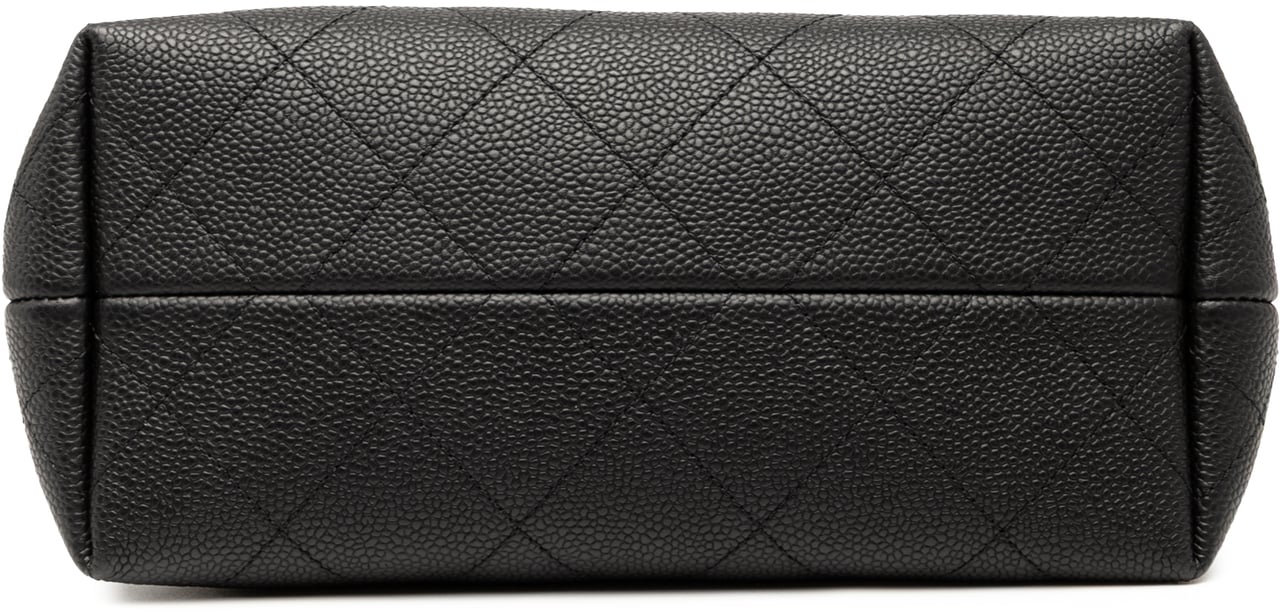 Chanel Small Quilted Caviar City Walk Hobo Zwart