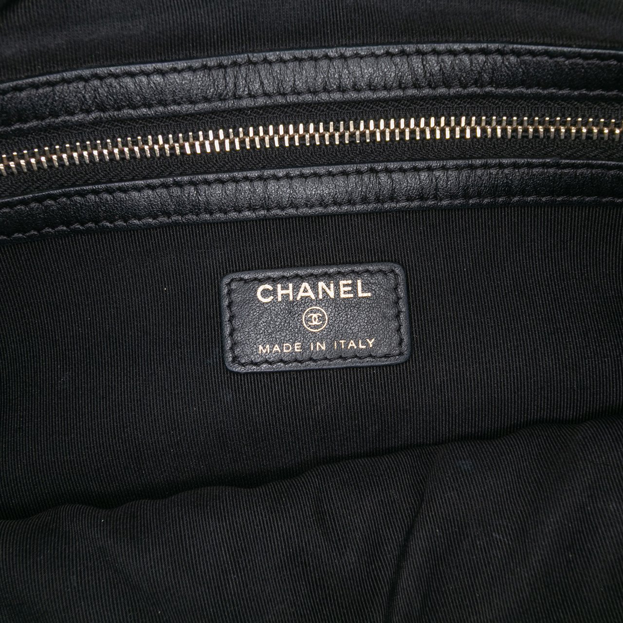 Chanel Large Lambskin Boy O Case Clutch Zwart