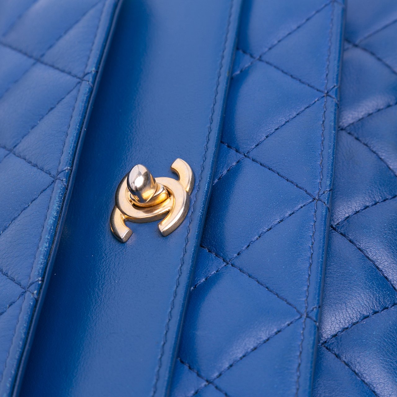 Chanel CC Quilted Calfskin Triple Flap Blauw