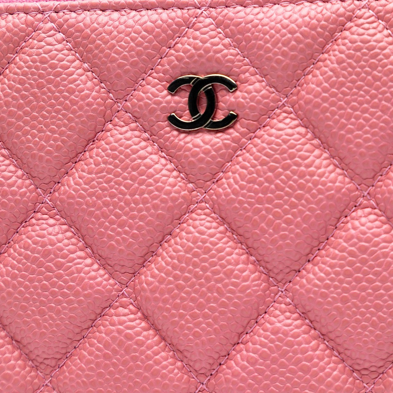 Chanel Small Quilted Caviar O Case Clutch Roze
