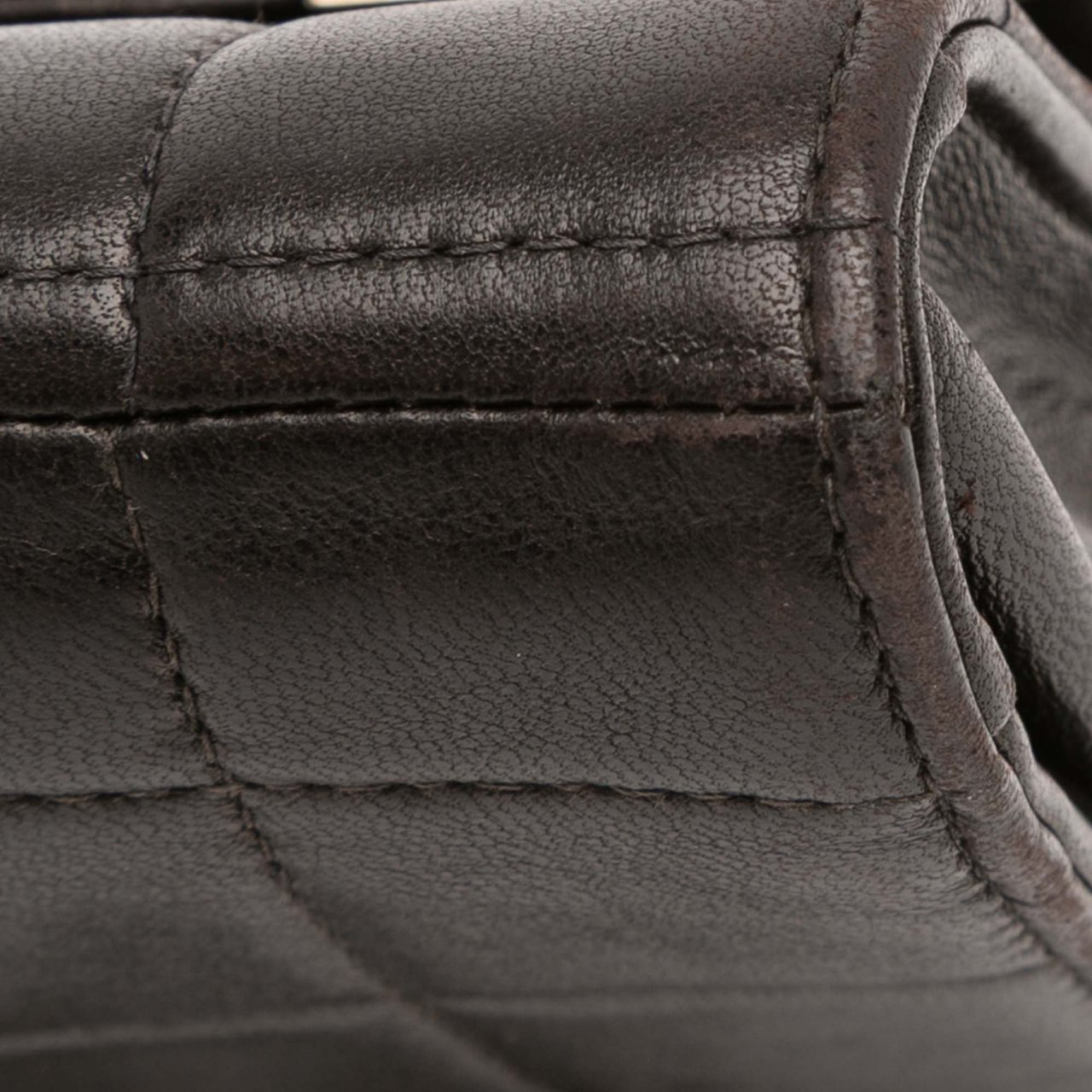 Chanel Quilted Lambskin Chocolate Bar Shoulder Bag Zwart