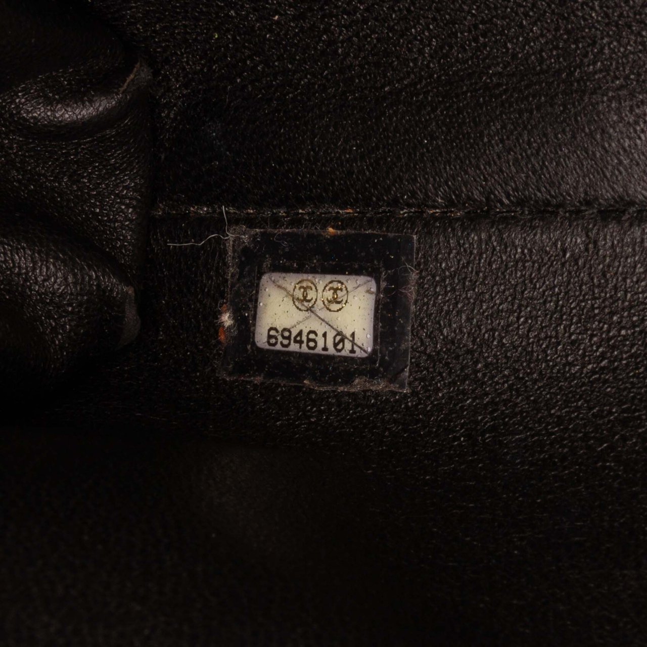 Chanel Quilted Lambskin Chocolate Bar Shoulder Bag Zwart