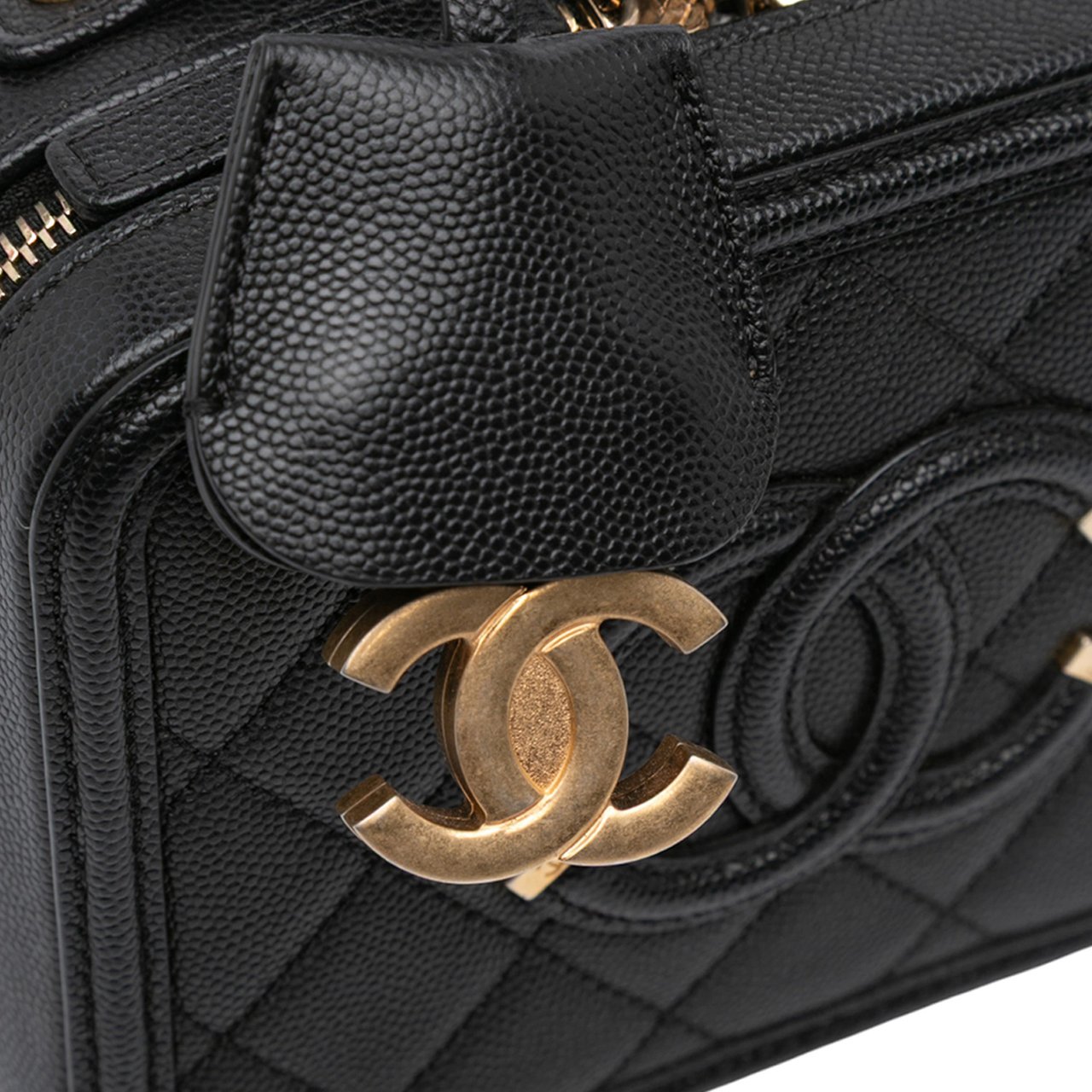 Chanel Small Caviar Filigree Vanity Case Zwart