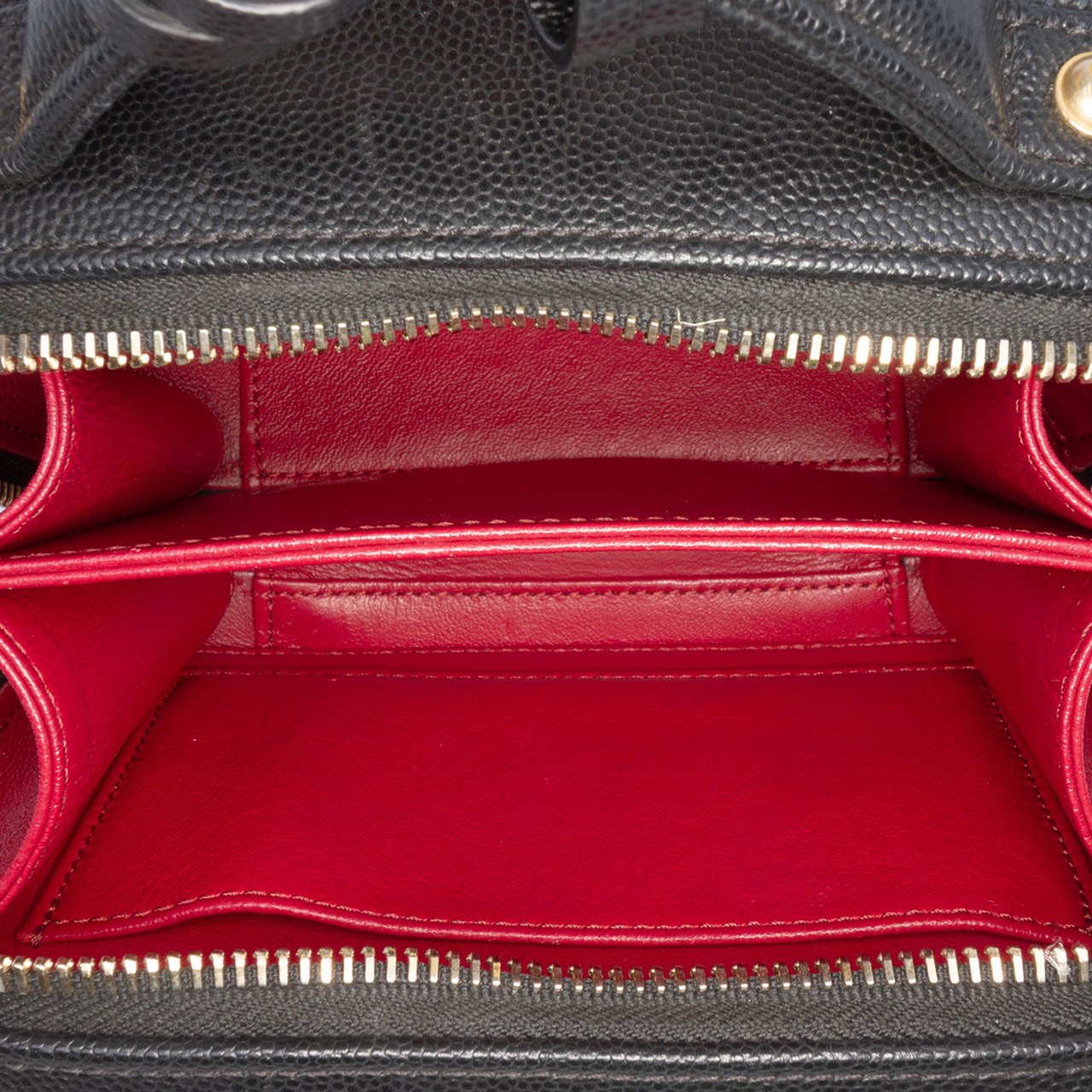 Chanel Small Caviar Filigree Vanity Case Zwart