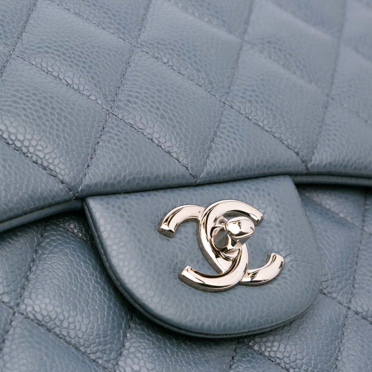 Chanel Jumbo Classic Caviar Double Flap Blauw