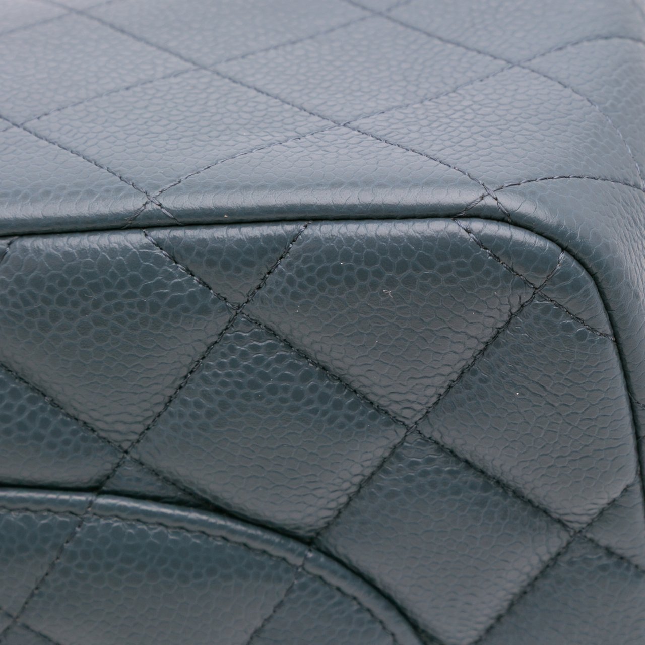 Chanel Jumbo Classic Caviar Double Flap Blauw