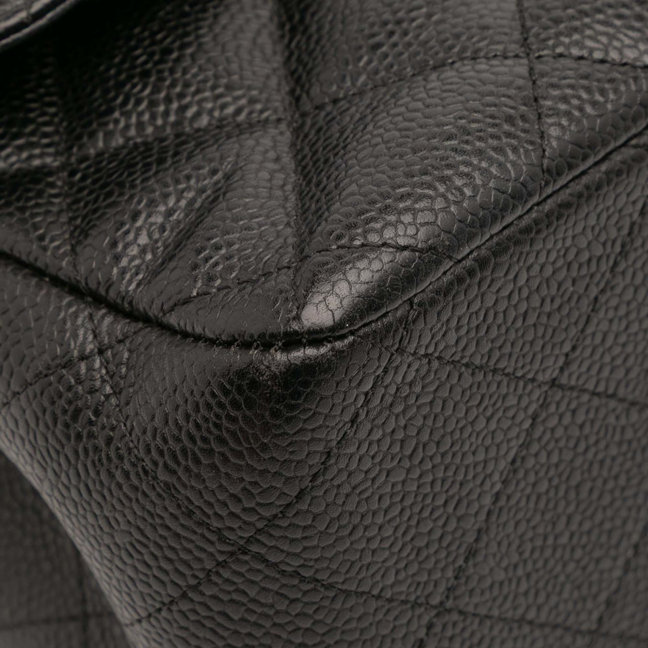 Chanel Jumbo Classic Caviar Double Flap Zwart