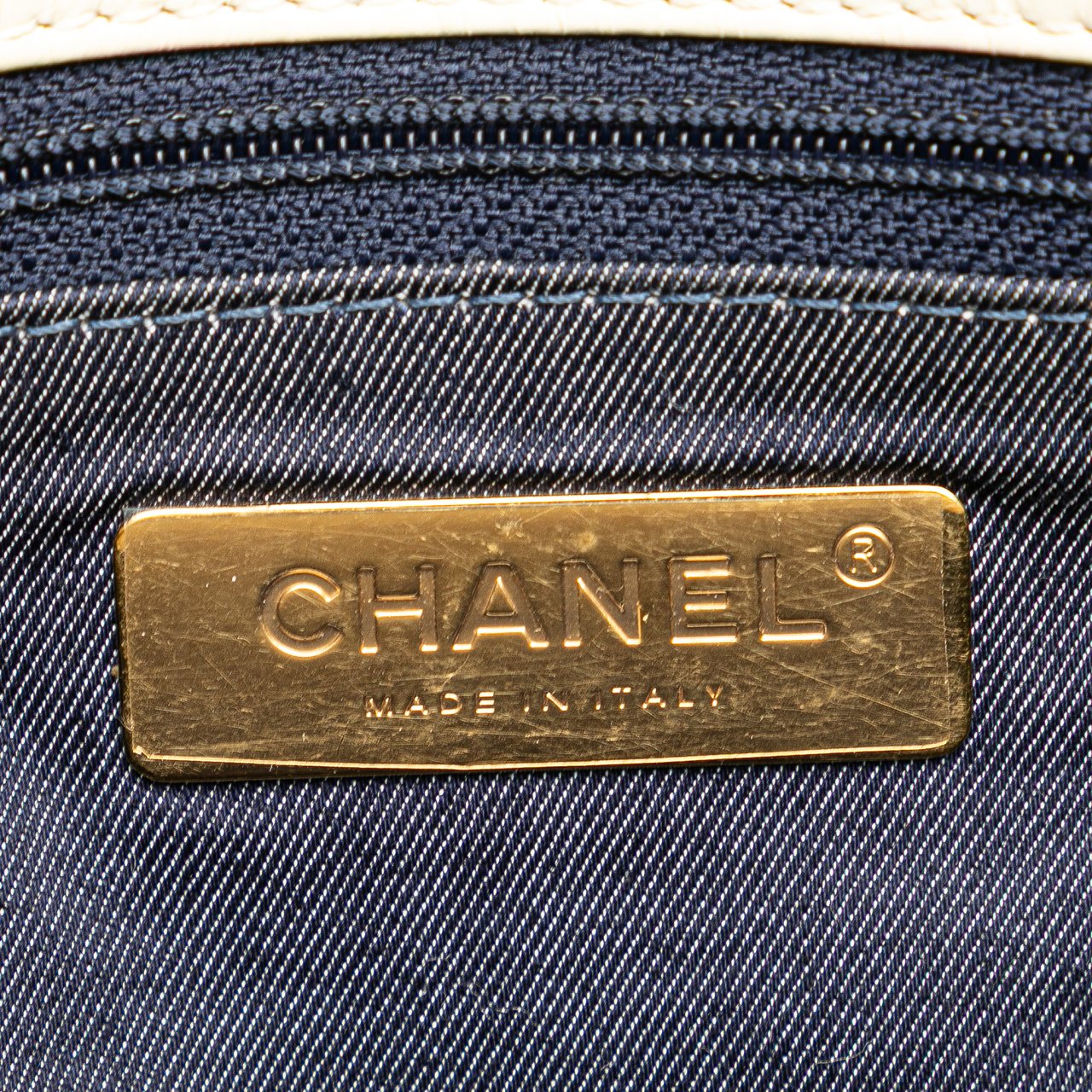Chanel Crumpled Calfskin En Vogue Rope Flap Wit