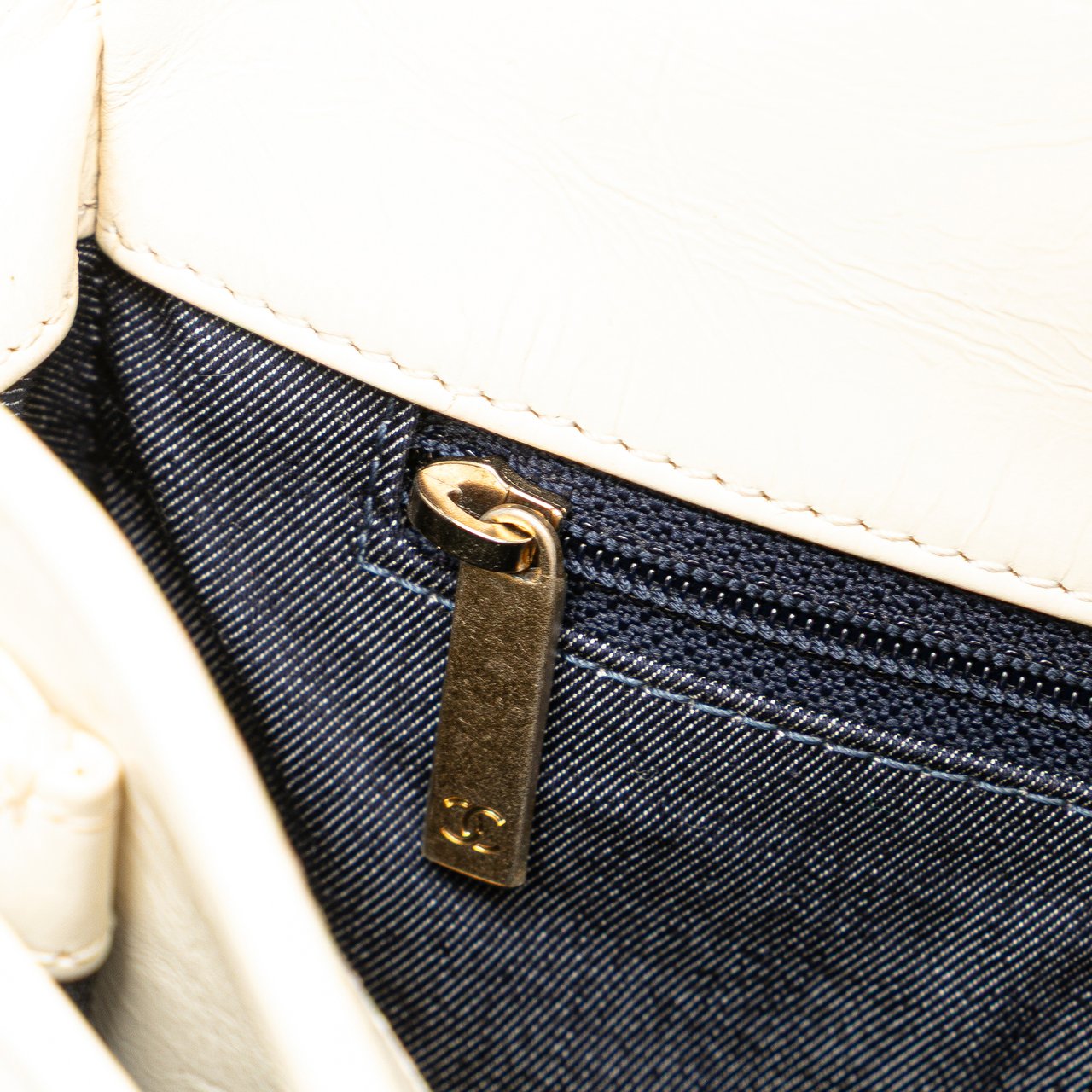 Chanel Crumpled Calfskin En Vogue Rope Flap Wit