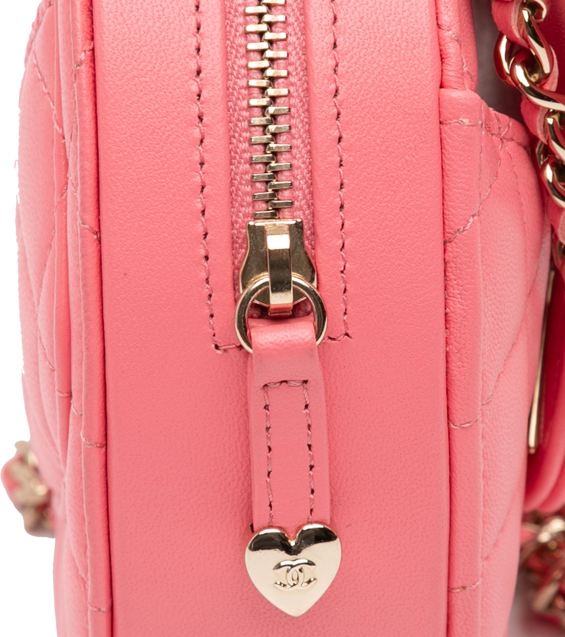 Chanel Mini Lambskin CC in Love Heart Crossbody Roze