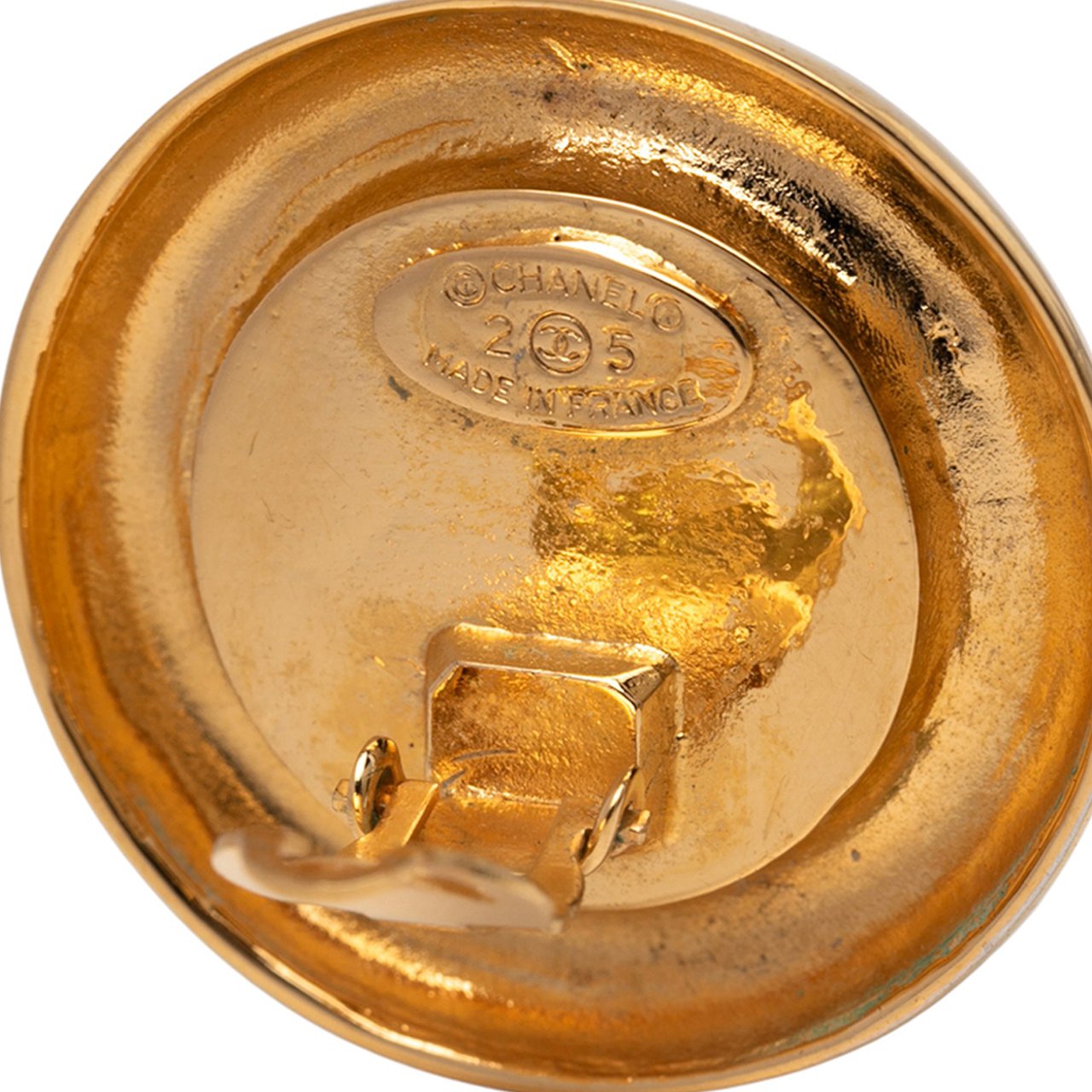 Chanel Gold Plated Faux Pearl Round Clip on Earrings Goud