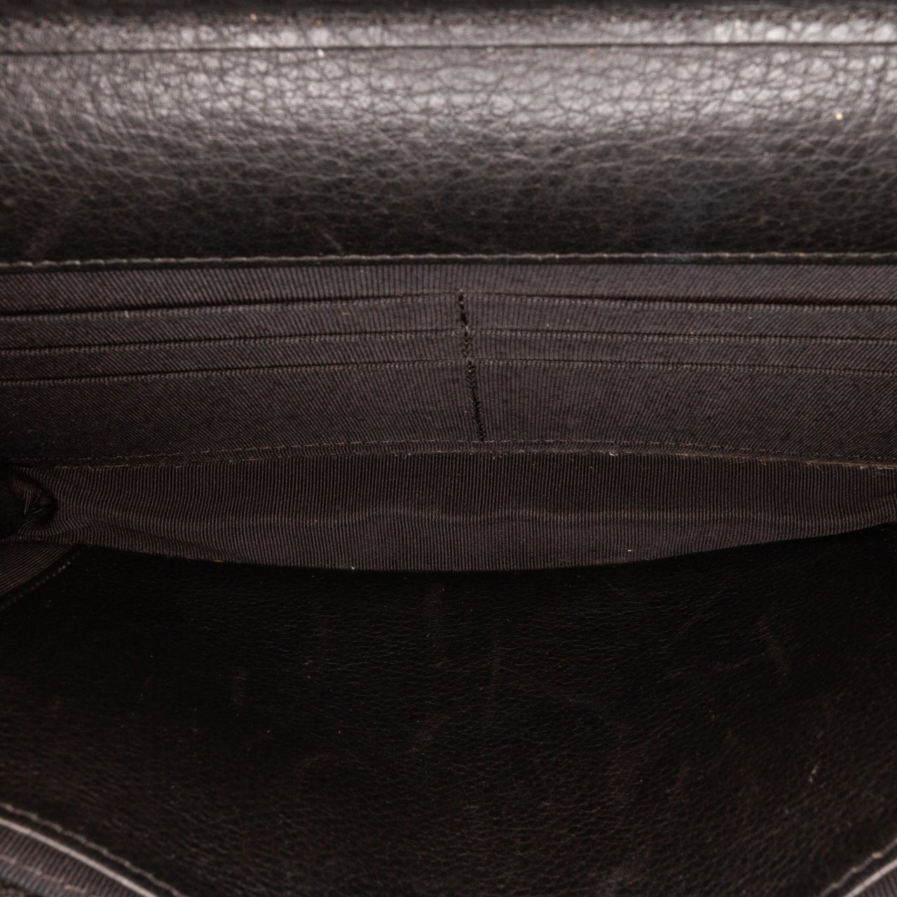 Chanel Studded Leather Wallet on Chain Zwart