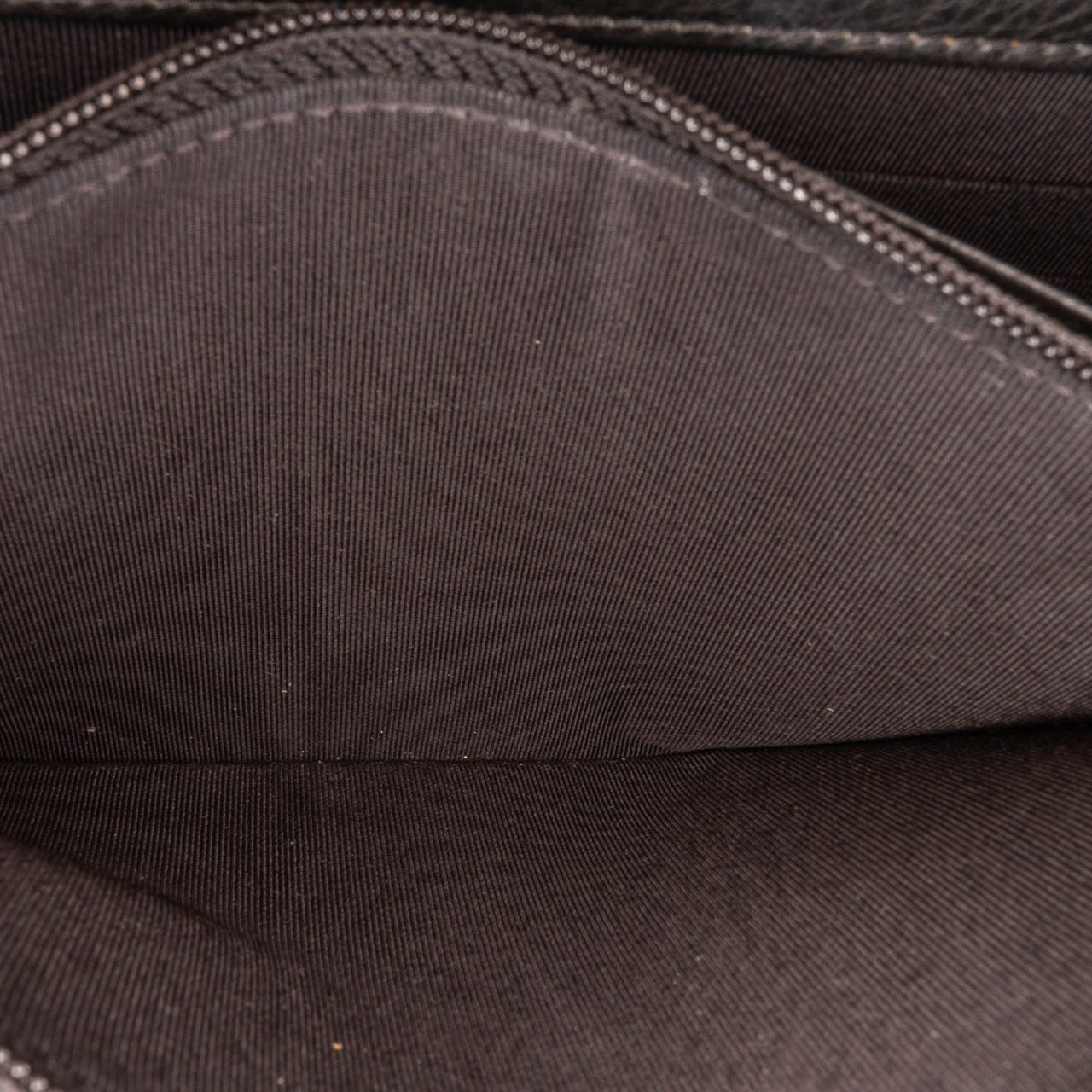 Chanel Studded Leather Wallet on Chain Zwart