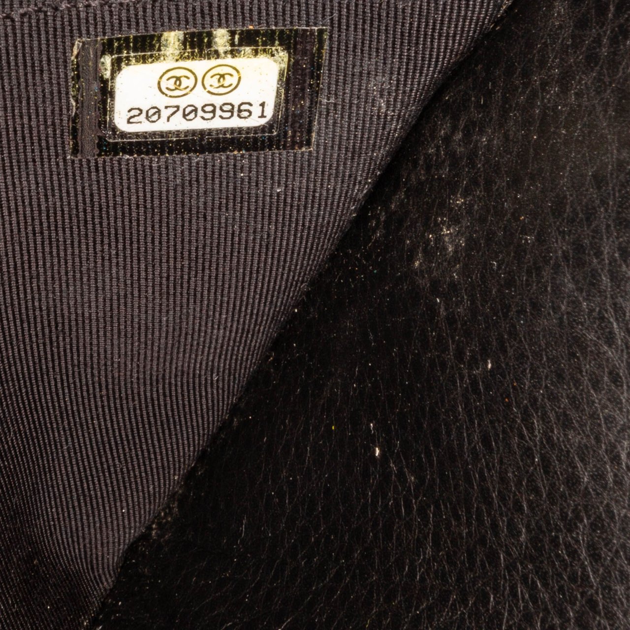 Chanel Studded Leather Wallet on Chain Zwart