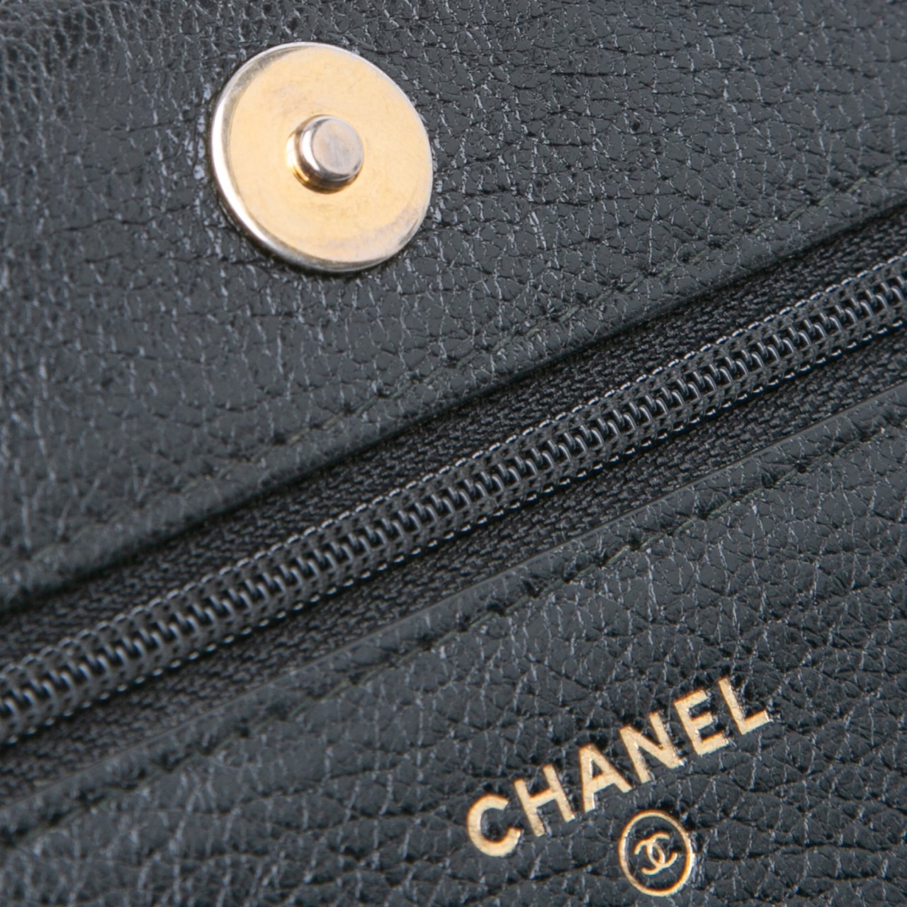 Chanel Studded Grained Calfskin Boy Wallet On Chain Zwart
