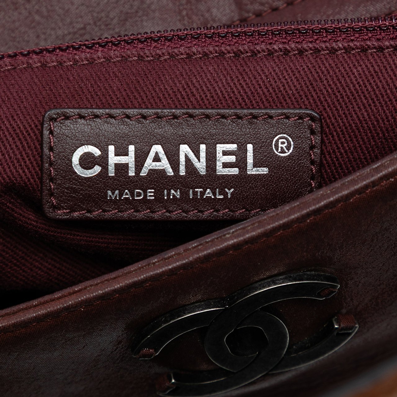 Chanel Iridescent Calfskin In The Mix Portobello Soft Tote Rood