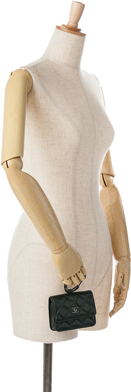 Chanel Quilted Lambskin So Black CC Hook Card Holder Zwart