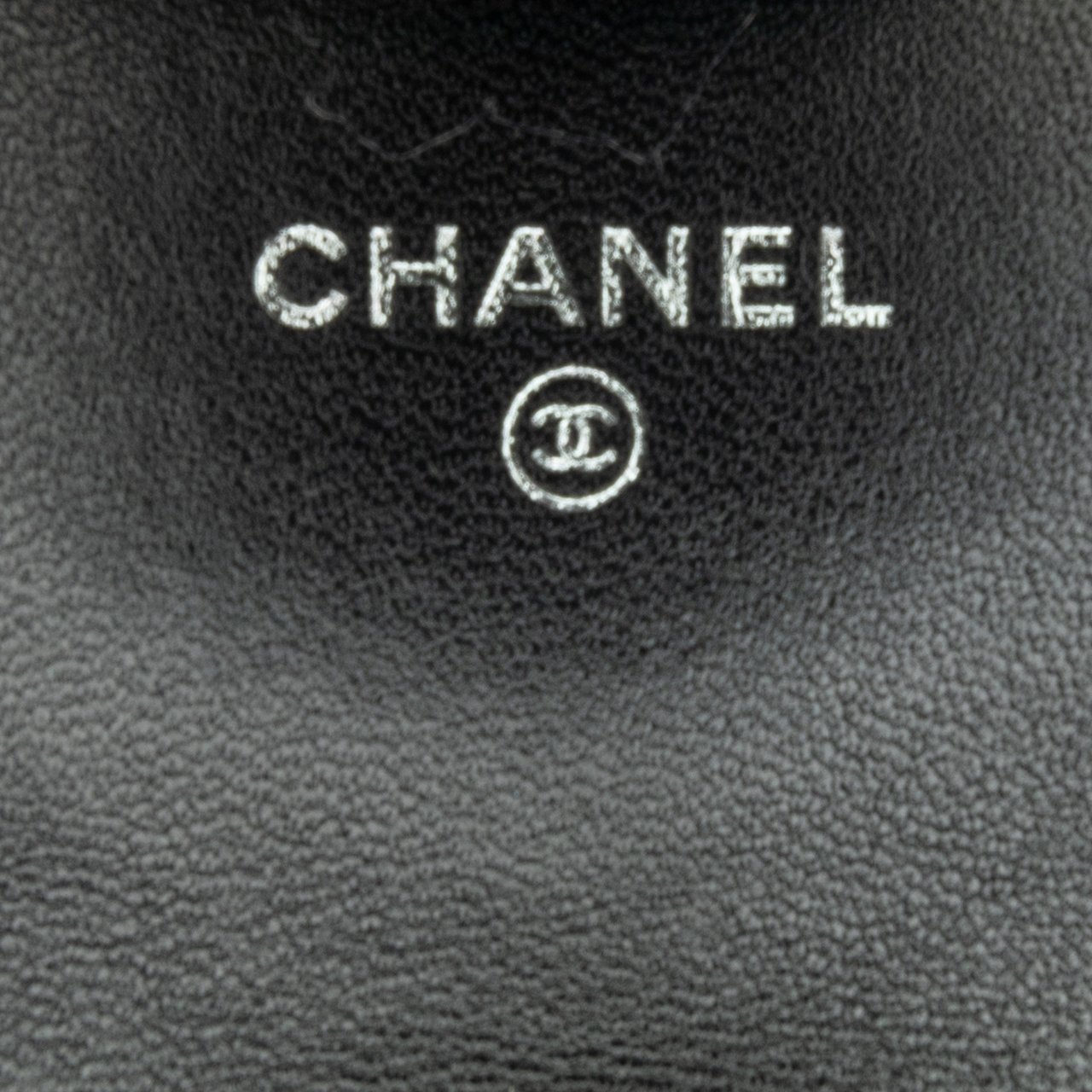 Chanel Quilted Lambskin So Black CC Hook Card Holder Zwart