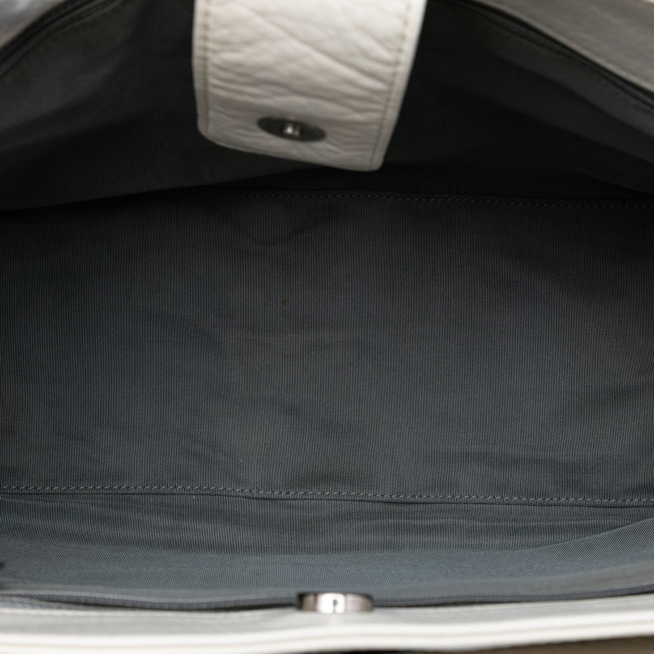 Chanel Medium Caviar Executive Cerf Tote Wit