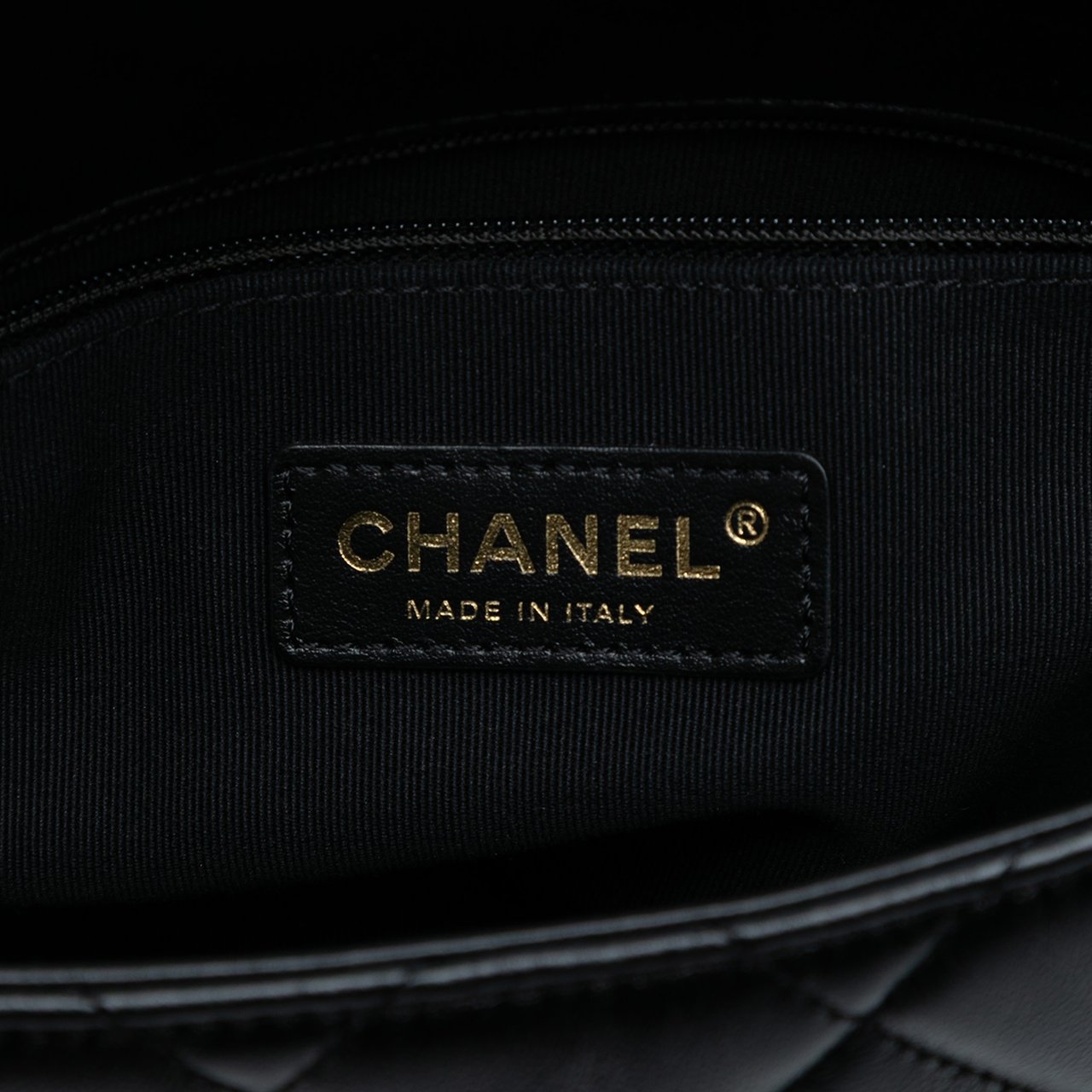 Chanel Mini Quilted Lambskin Lacquered Chain Flap Zwart