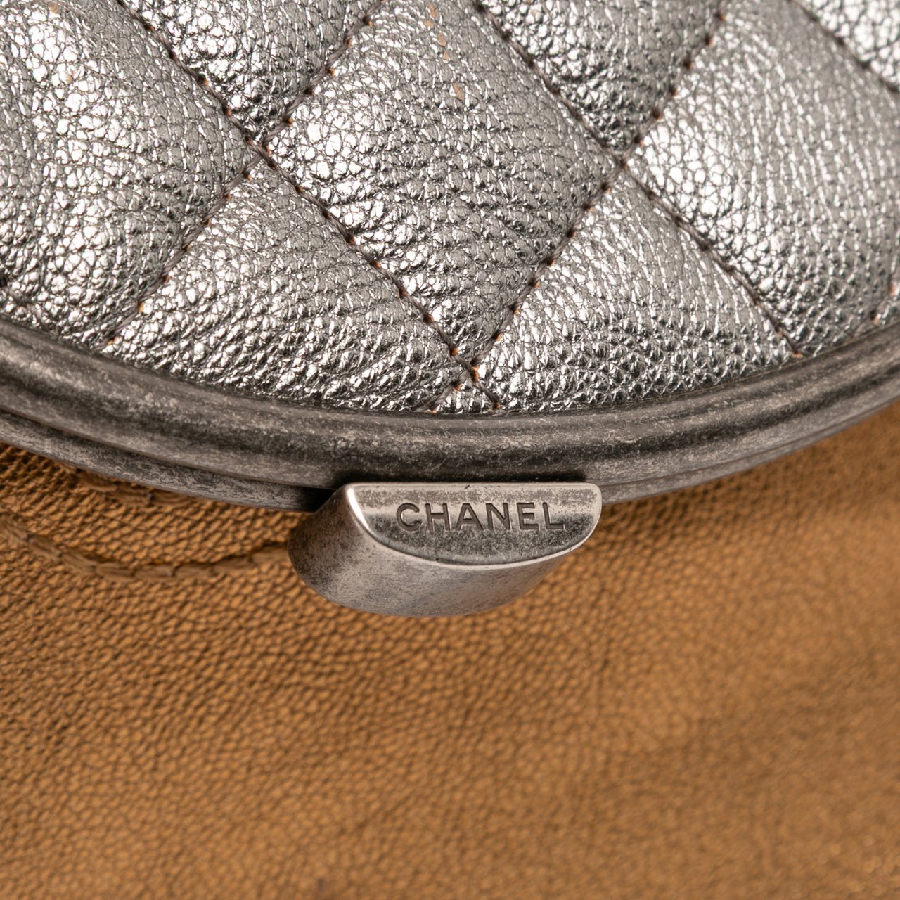 Chanel Quilted Metallic Goatskin Tabatiere Kisslock Foldover Clutch Zilver