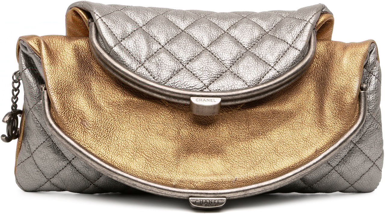 Chanel Quilted Metallic Goatskin Tabatiere Kisslock Foldover Clutch Zilver