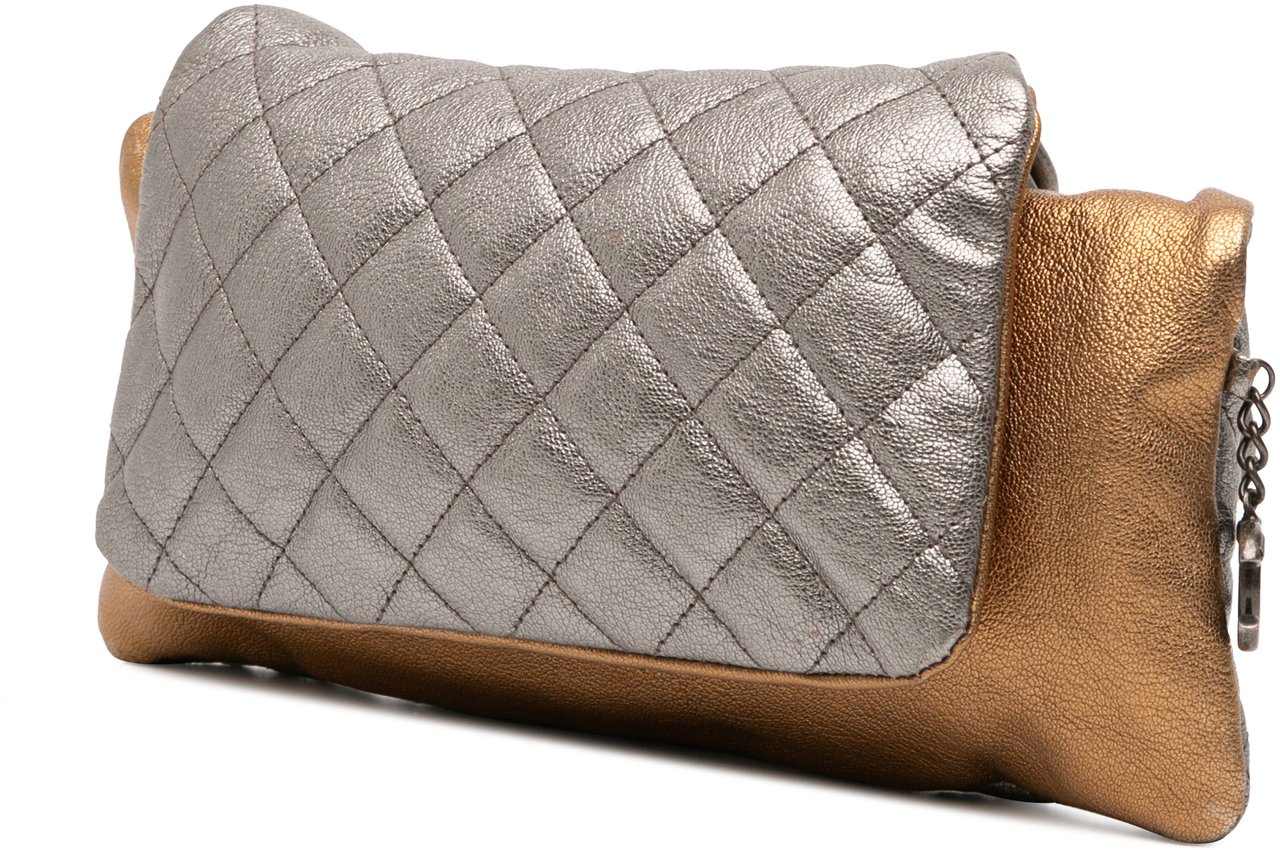 Chanel Quilted Metallic Goatskin Tabatiere Kisslock Foldover Clutch Zilver