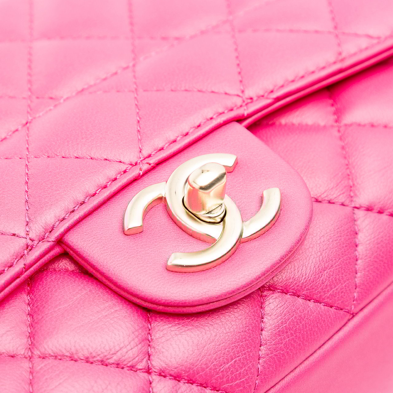 Chanel Medium Quilted Lambskin Mademoiselle Chic Flap Roze