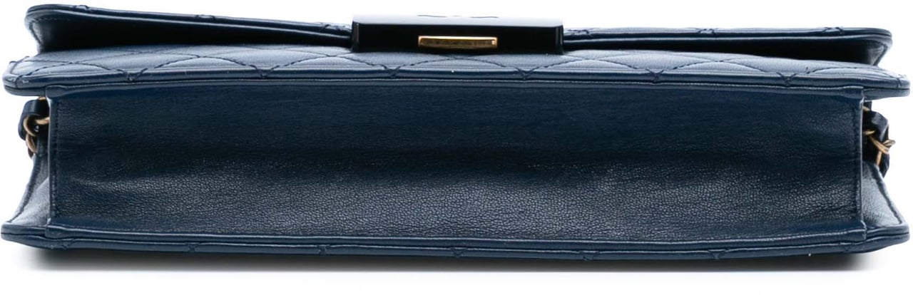Chanel Medium Sheepskin Beauty Lock Flap Blauw
