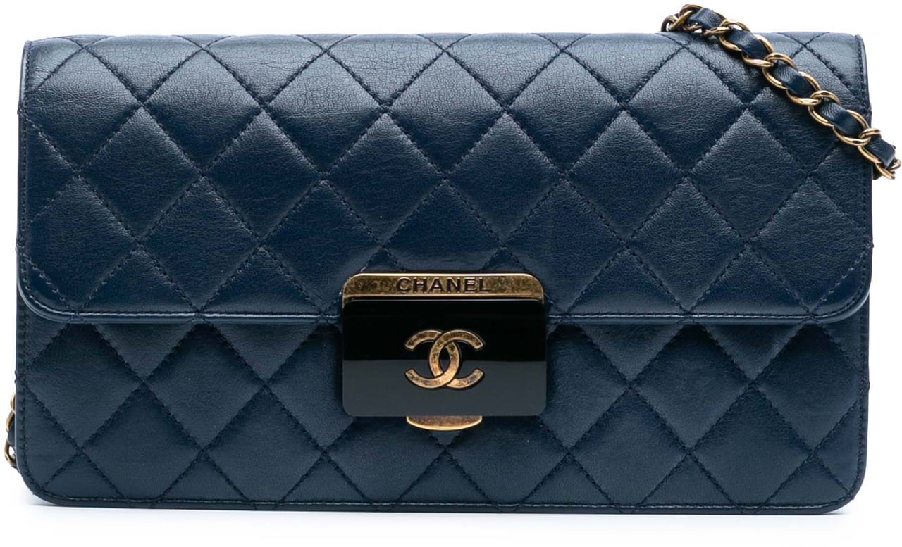 Chanel Medium Sheepskin Beauty Lock Flap Blauw