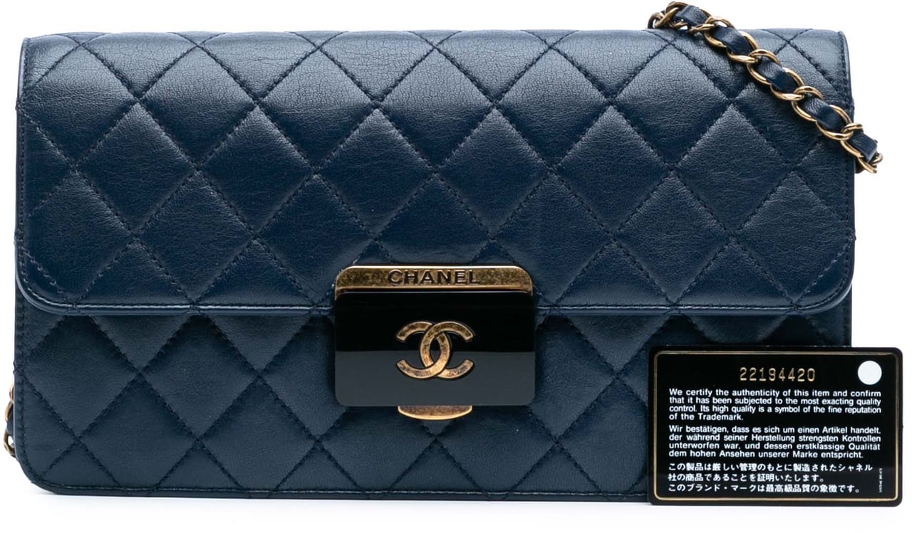 Chanel Medium Sheepskin Beauty Lock Flap Blauw
