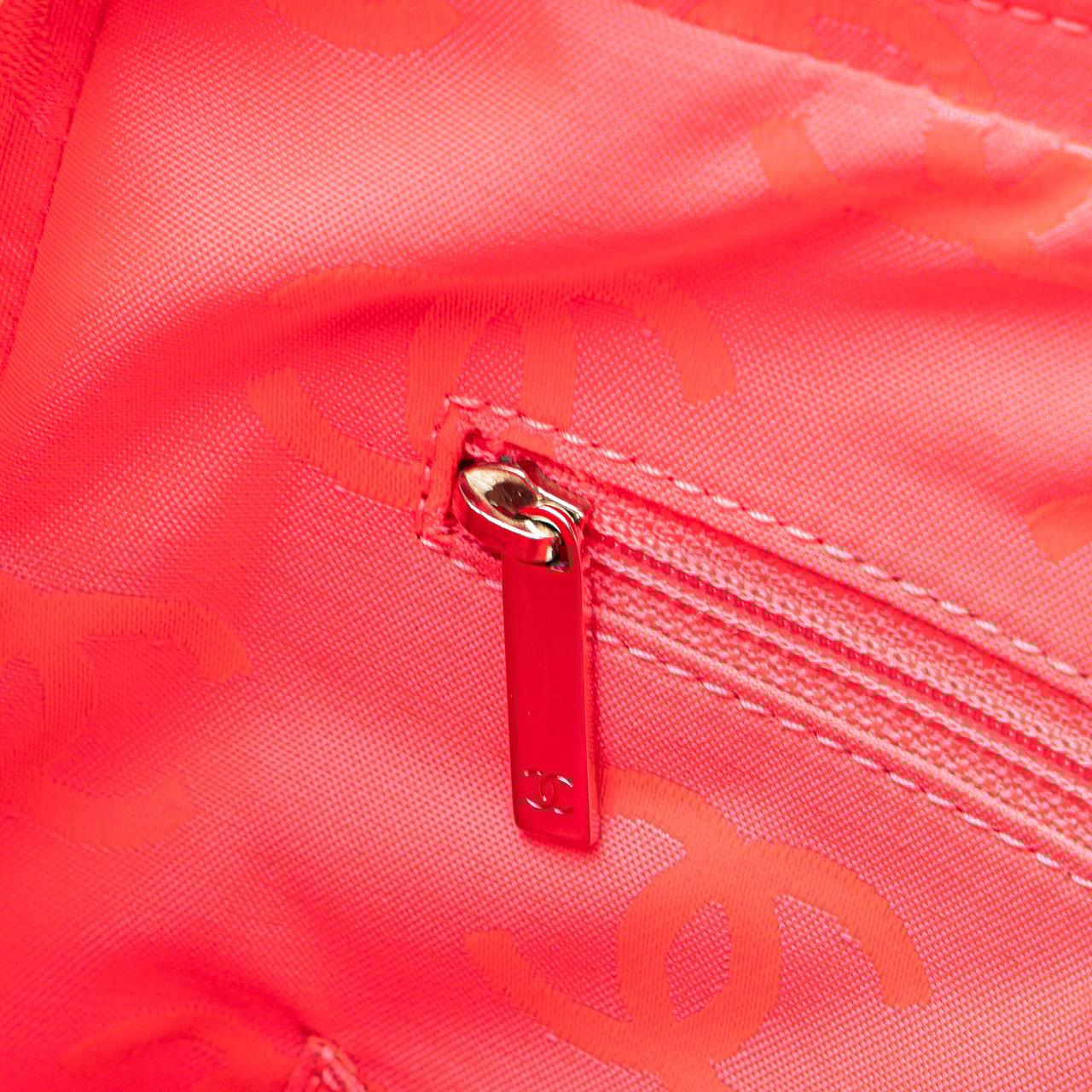 Chanel Maxi Lambskin Cambon Ligne Crossbody Wit