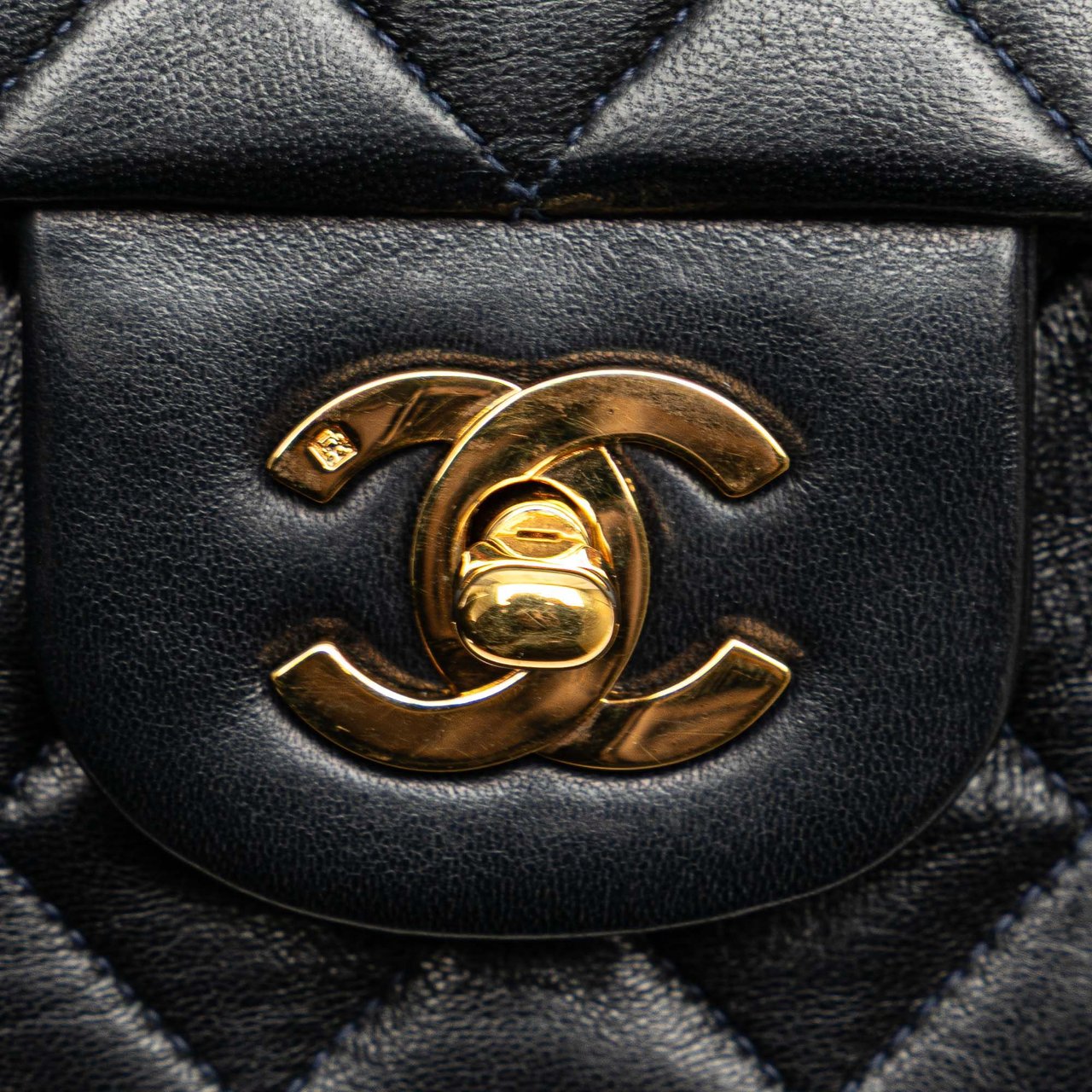 Chanel Medium Classic Lambskin Double Flap Blauw