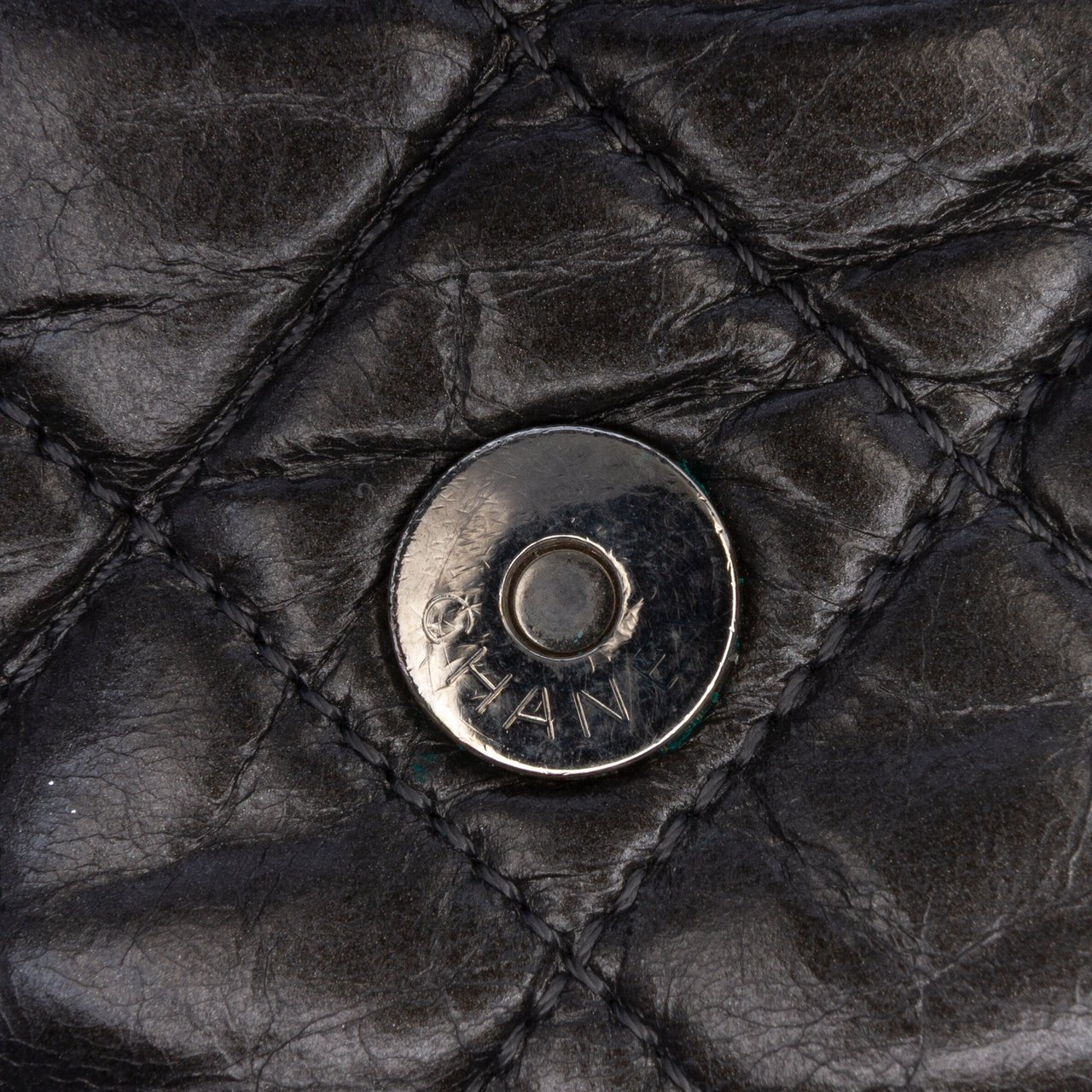 Chanel Medium Quilted Metallic Aged Calfskin Chain Me Flap Grijs