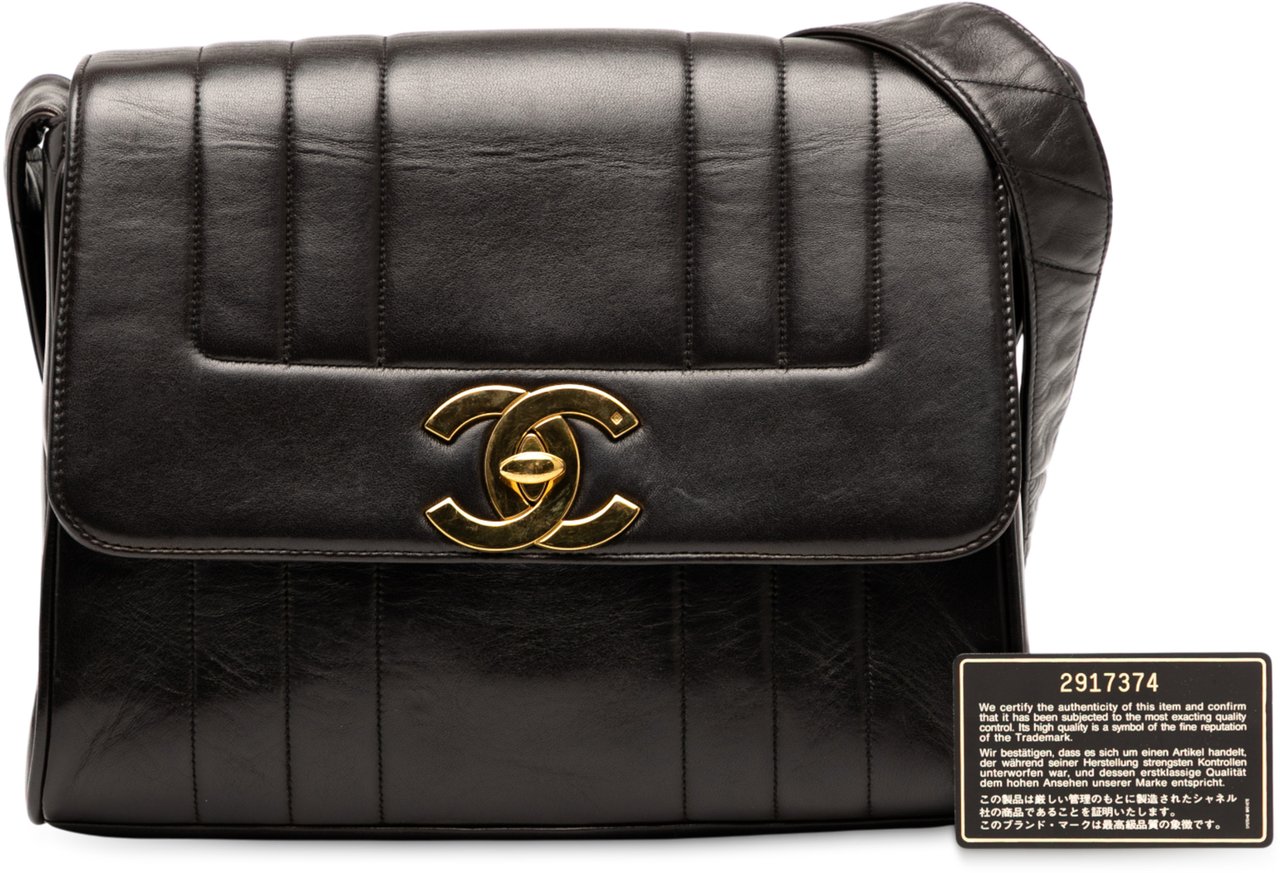 Chanel Vertical Quilt Lambskin Flap Zwart
