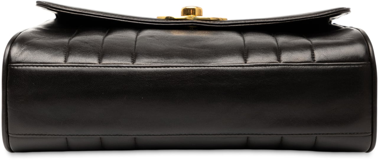 Chanel Vertical Quilt Lambskin Flap Zwart