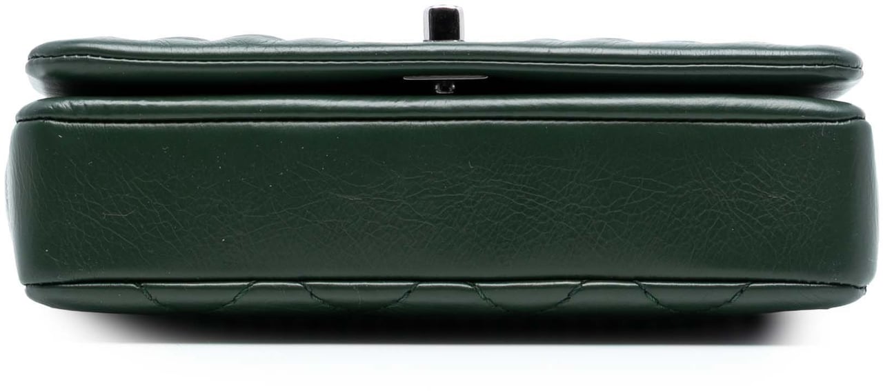 Chanel Quilted Calfskin Chain Embossed Flap Groen