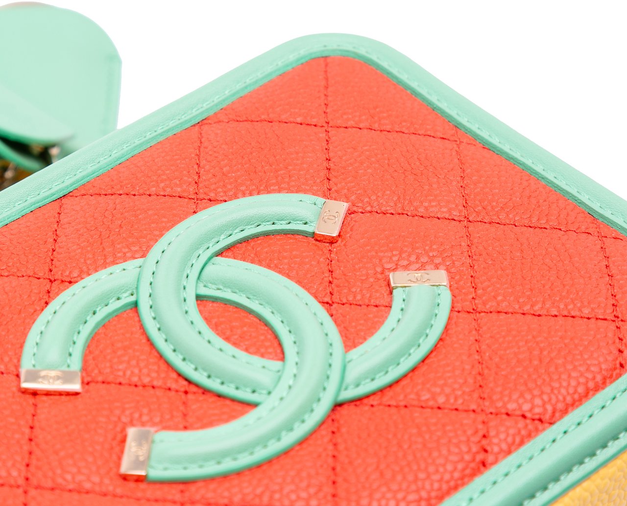 Chanel Small Tricolor Caviar CC Filigree Vanity Case Oranje